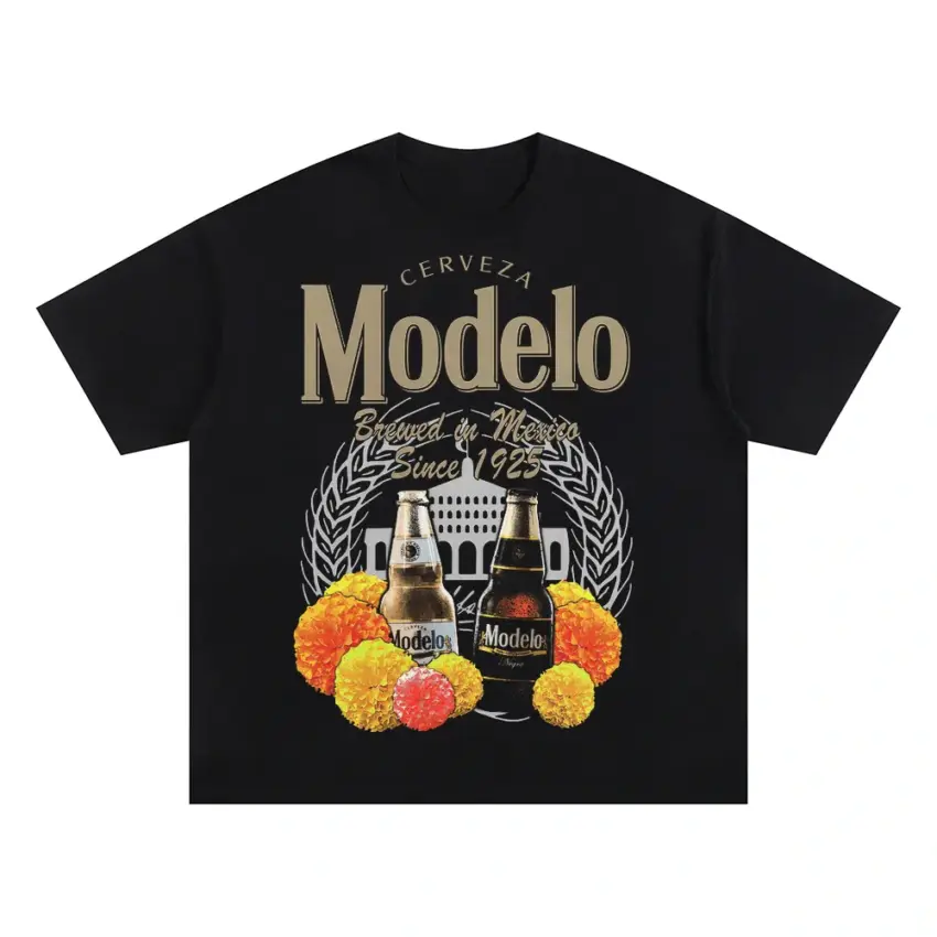 Modelo Marigold Fiesta Oversized Black Graphic Tee