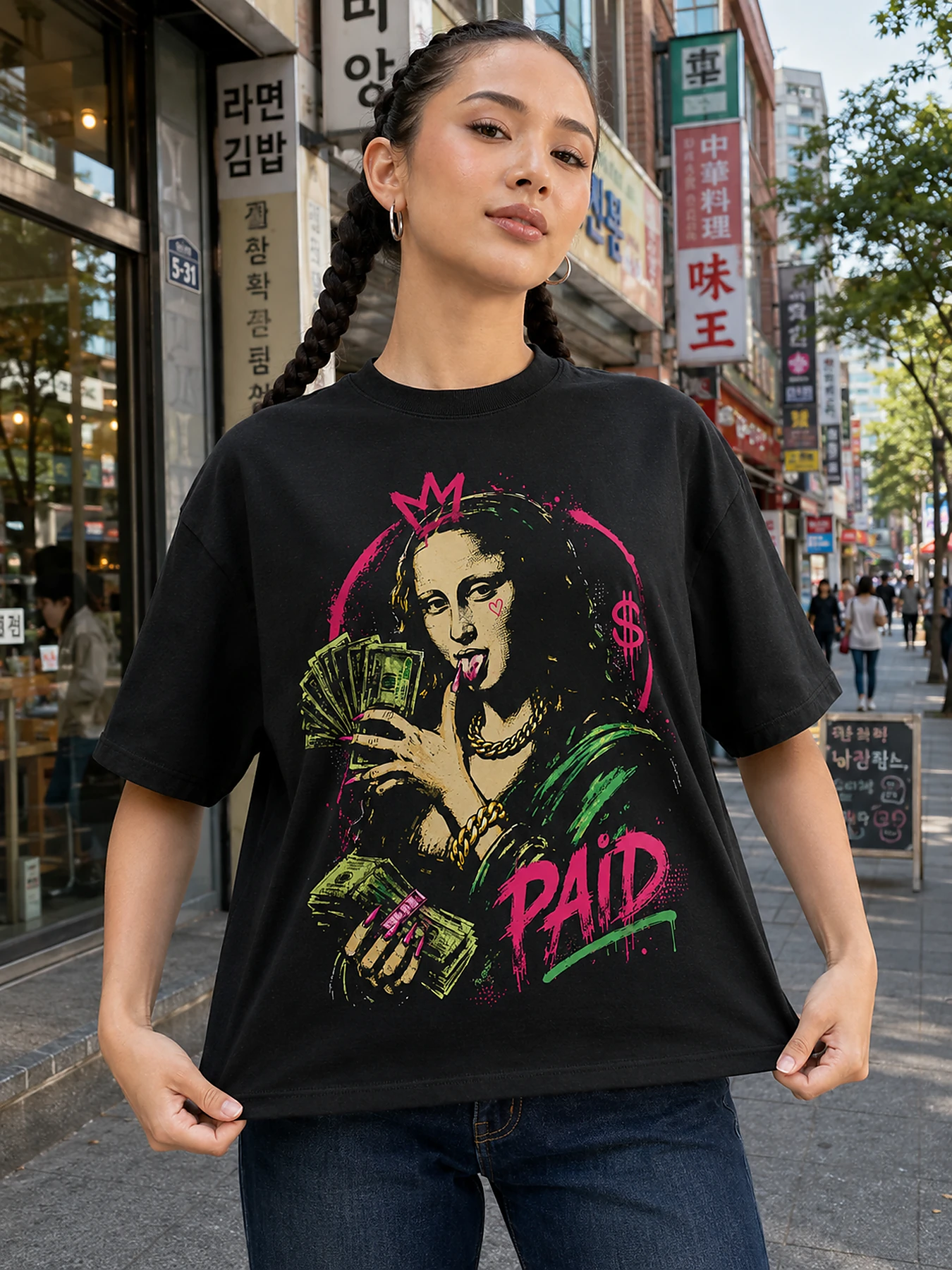 Paid oversize tee model 1.webp