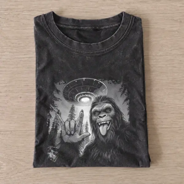 Bigfoot ufo vintage t shirt washed20black20bigfoot ufo.webp