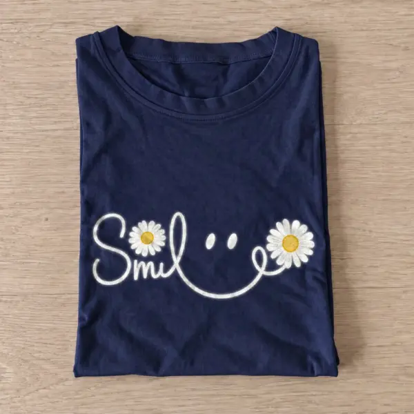 Daisy smile graphic t shirt navy20daisy smile.webp