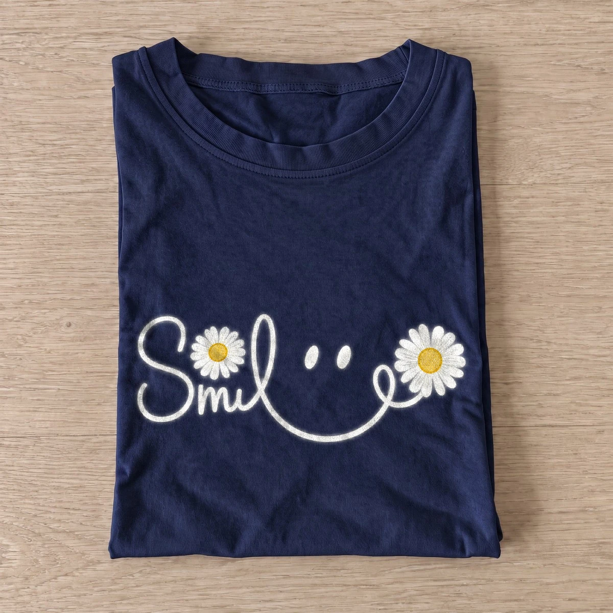 Daisy smile graphic t shirt navy20daisy smile.webp