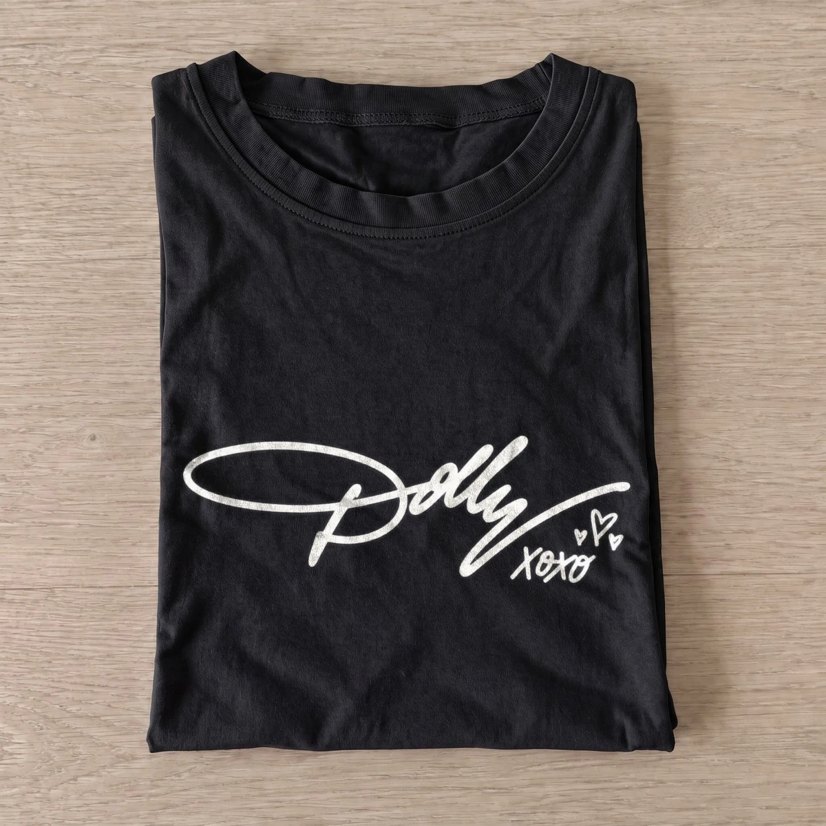 Heartfelt autograph dolly xoxo t shirt black20heartfelt autograph.webp