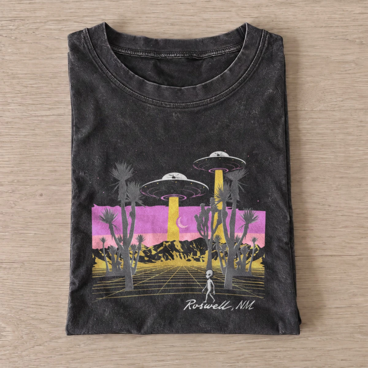 Roswell Ufo Vintage Halloween Graphic T-Shirt — graphic design