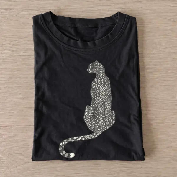 Seated cheetah t shirt black20seated cheetah.webp