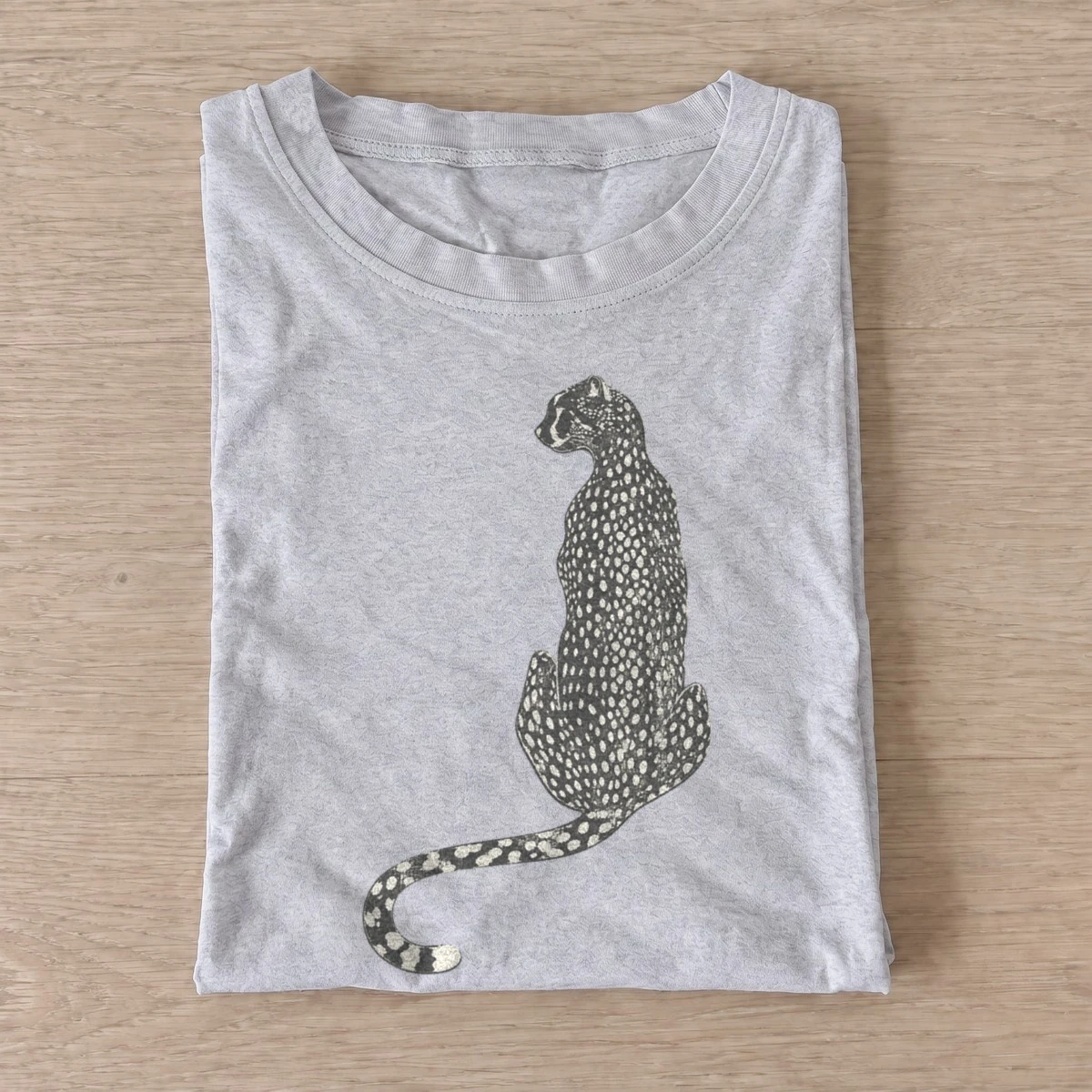 Seated cheetah t shirt gray20seated cheetah.webp