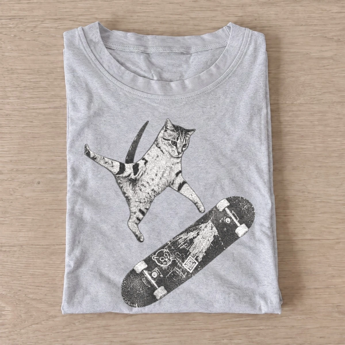 Skateboard cat graphic t shirt gray20skateboard cat.webp