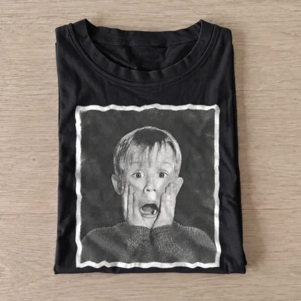 Surprised holiday boy graphic t shirt black20surprised holiday boy.webp