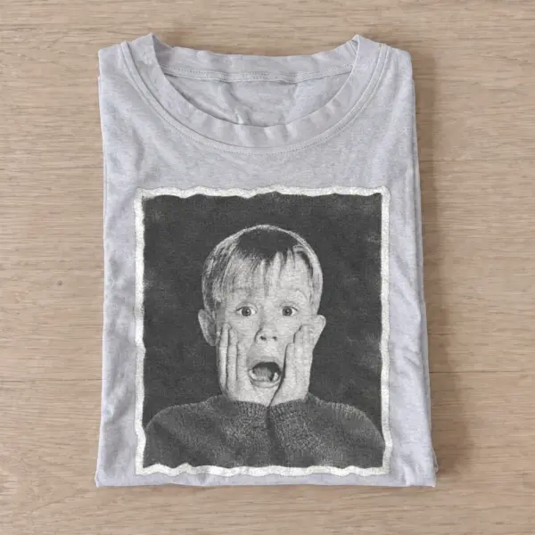 Surprised holiday boy graphic t shirt gray20surprised holiday boy.webp