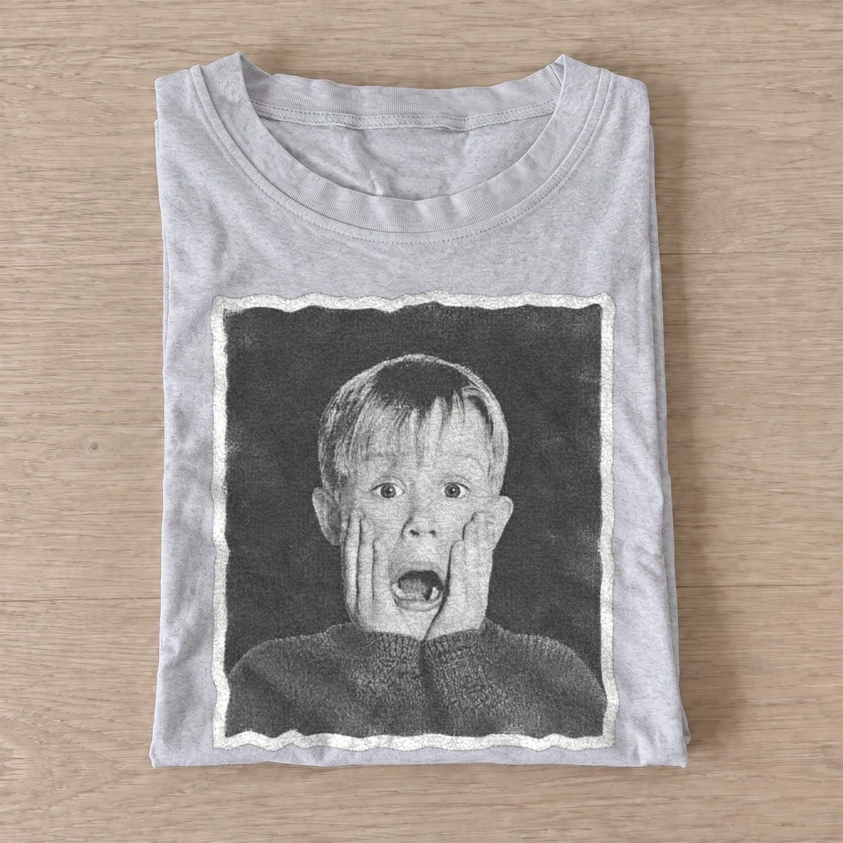 Surprised holiday boy graphic t shirt gray20surprised holiday boy.webp