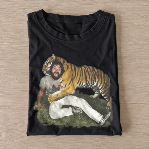 Tiger hug portrait t shirt black20tiger hug portrait.webp