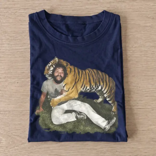 Tiger hug portrait t shirt navy20tiger hug portrait.webp