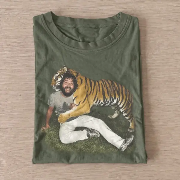 Tiger hug portrait t shirt olive20tiger hug portrait.webp