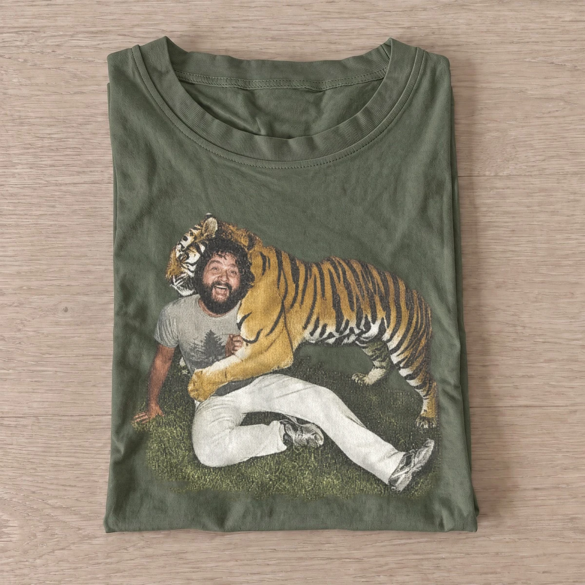 Tiger hug portrait t shirt olive20tiger hug portrait.webp