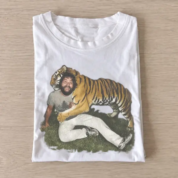 Tiger hug portrait t shirt white20tiger hug portrait.webp