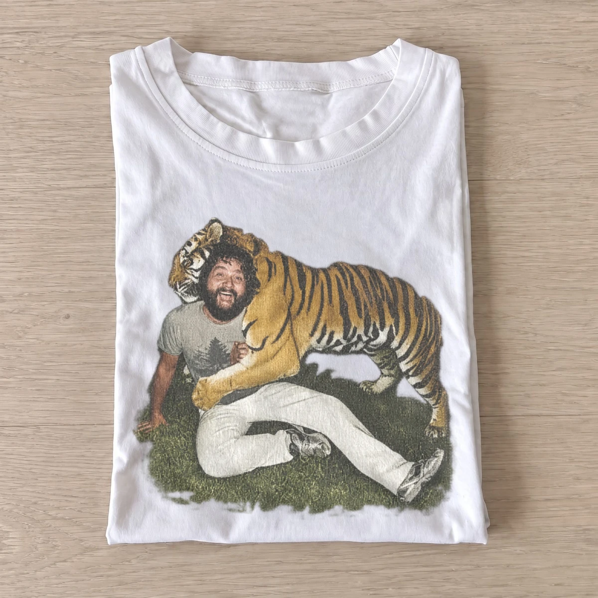 Tiger hug portrait t shirt white20tiger hug portrait.webp